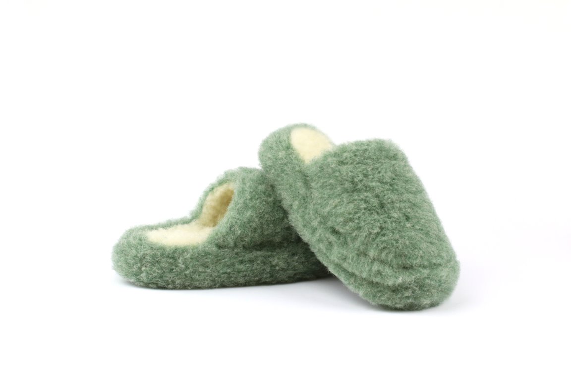 Mule slippers in Green