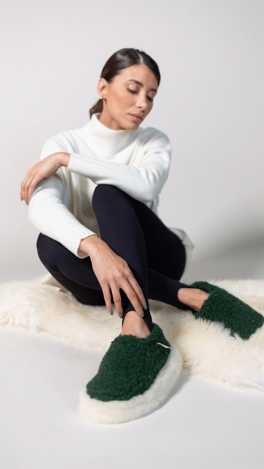Woman wearing Yoko Wool slippers image