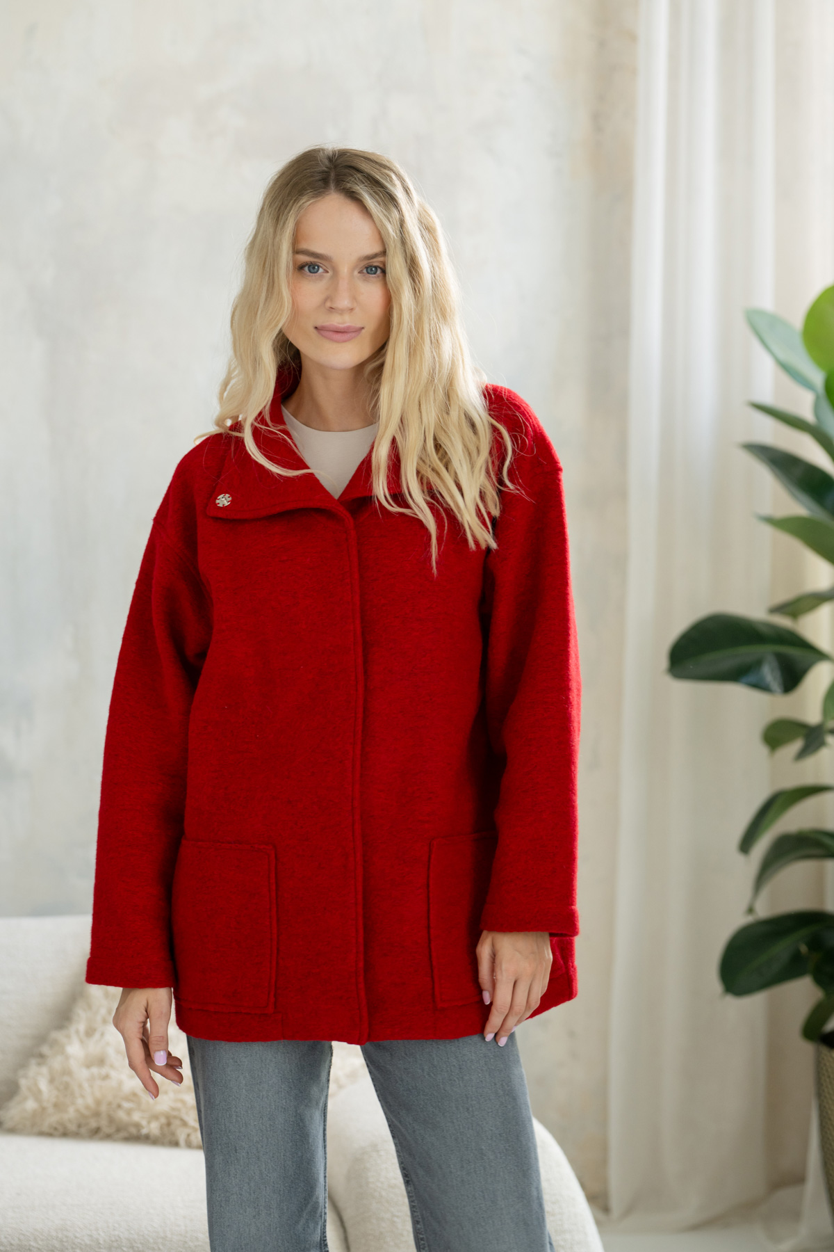 Woman wearing Yoko Wool slippers image